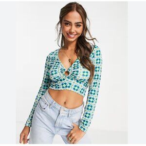 New Look ring detail ruched long sleeve crop top in blue retro print